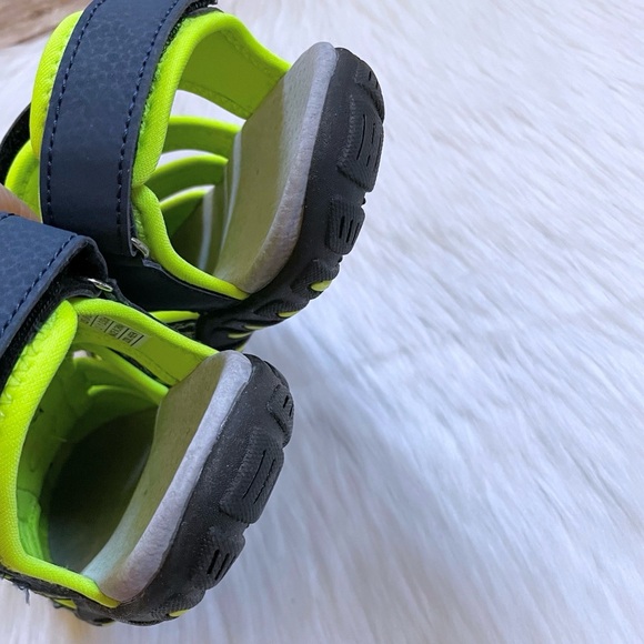 Dream Pairs Boys’ Athletic Closed Toe Sport Sandals - Picture 8 of 11